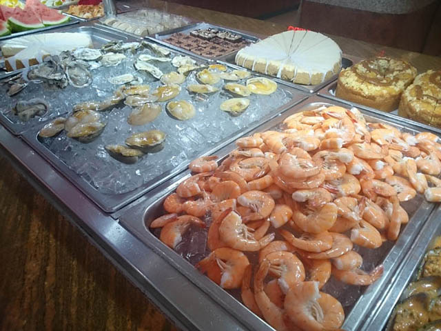 Hibachi Grill Supreme Buffet dining